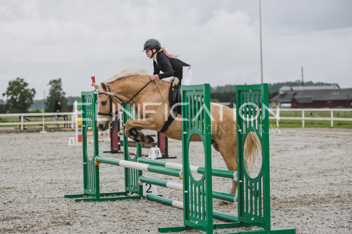 Tori_Karikas_2026_70_120