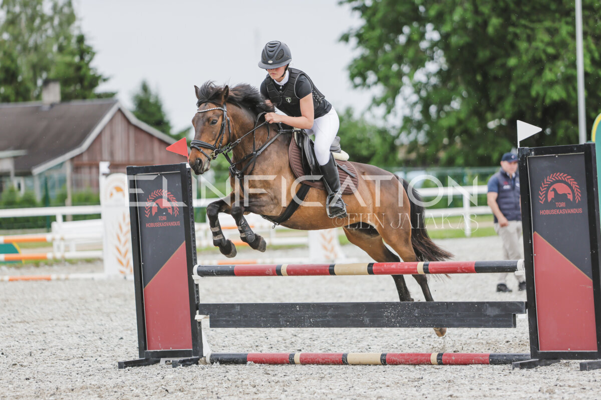 Tori_Karikas_2026_80_100