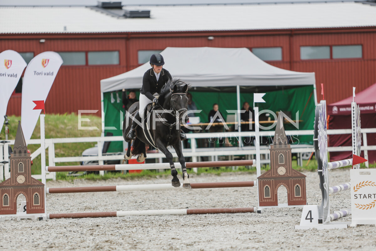 Tori_Karikas_2026_90_323