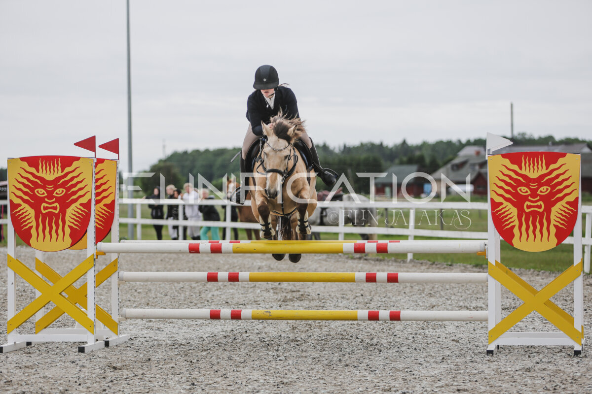 Tori_Karikas_2026_100_010