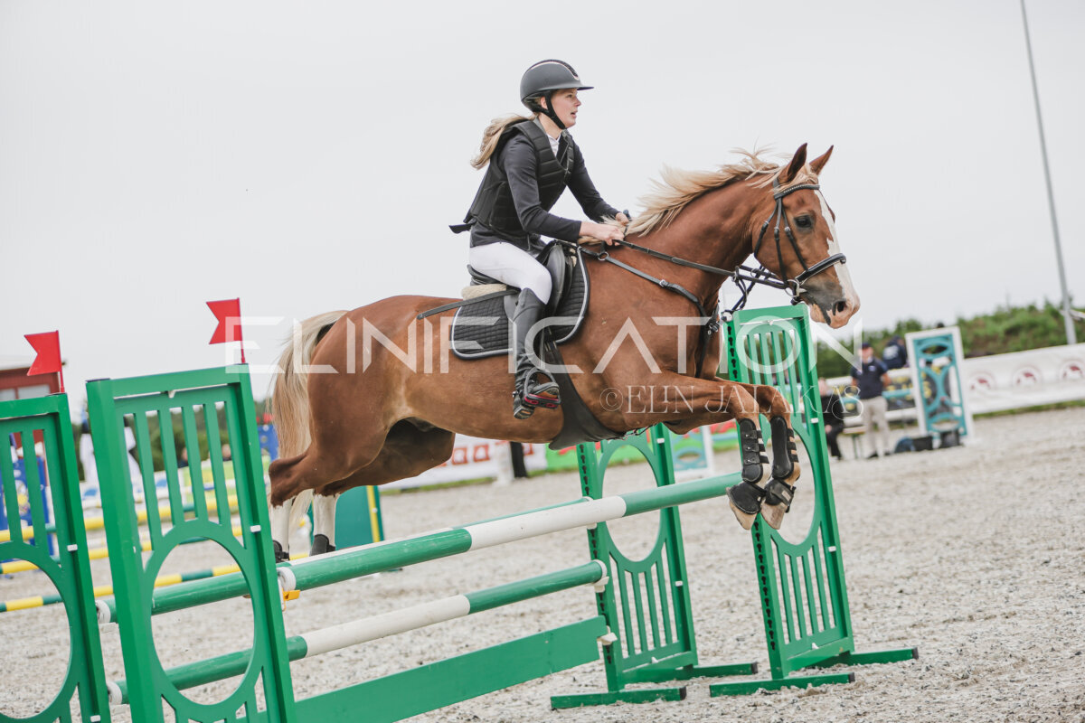 Tori_Karikas_2026_100_120
