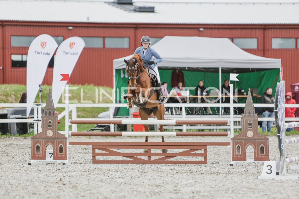 Tori_Karikas_2026_100_130