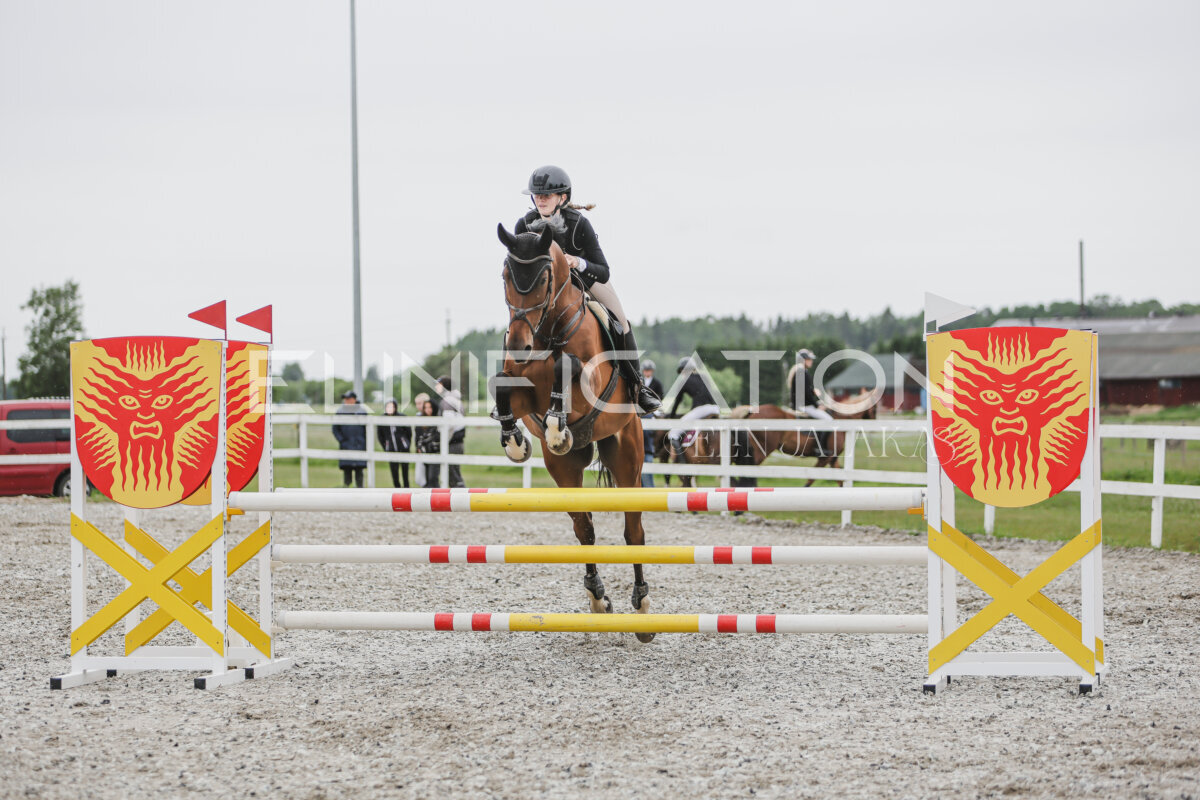 Tori_Karikas_2026_100_180