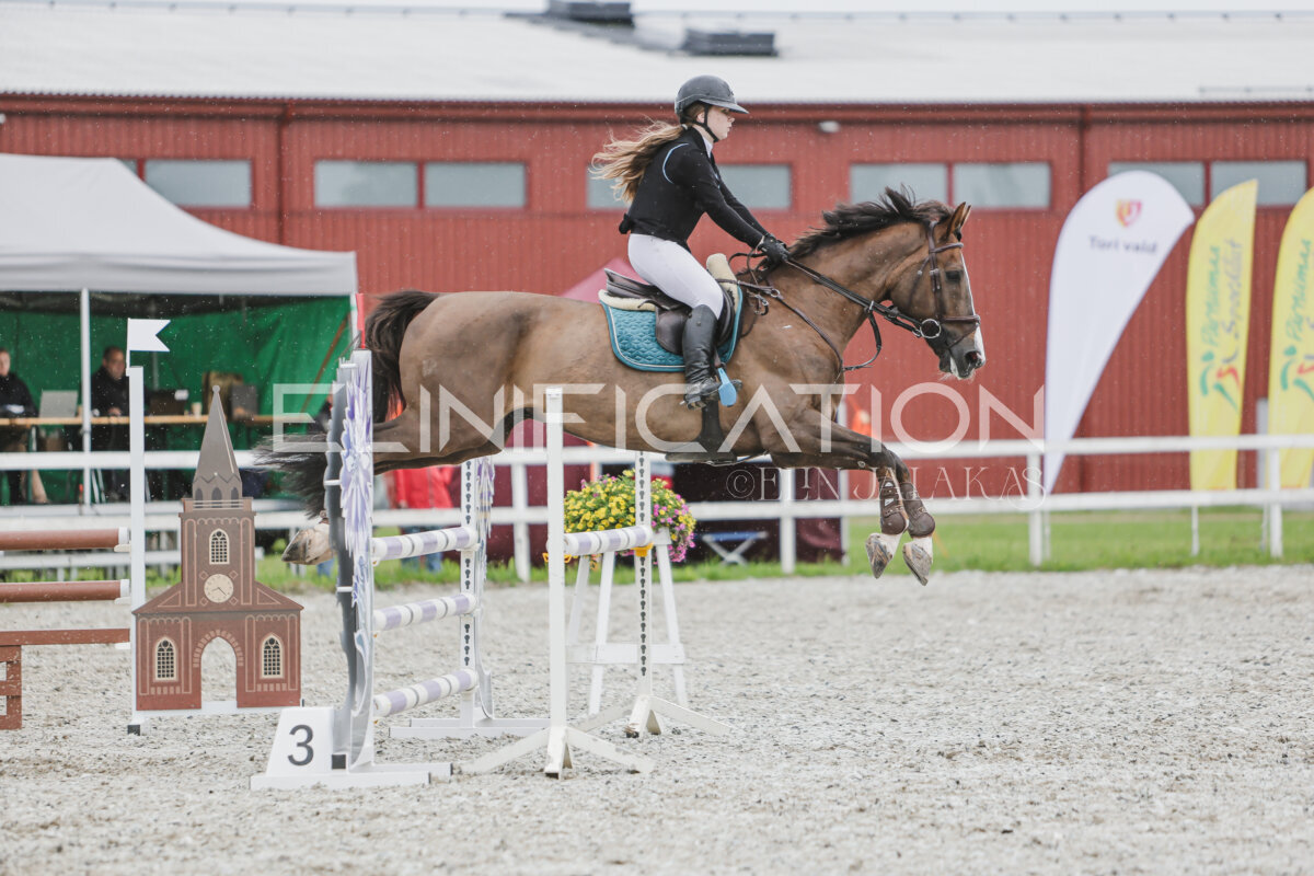 Tori_Karikas_2026_100_250