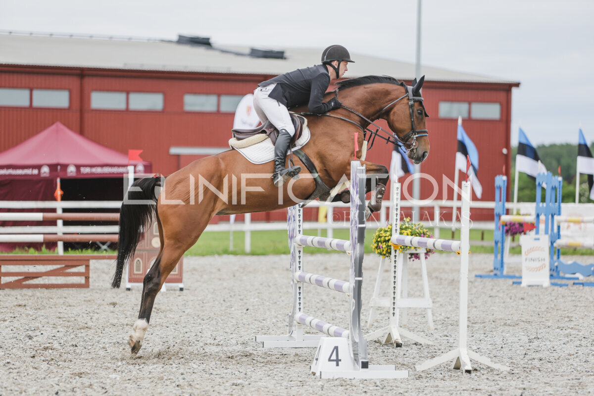 Tori_Karikas_2026_hc110-120_090