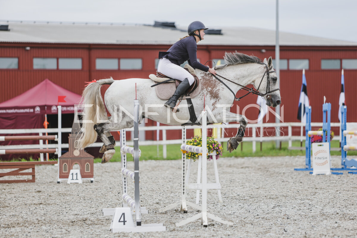Tori_Karikas_2026_hc110-120_120