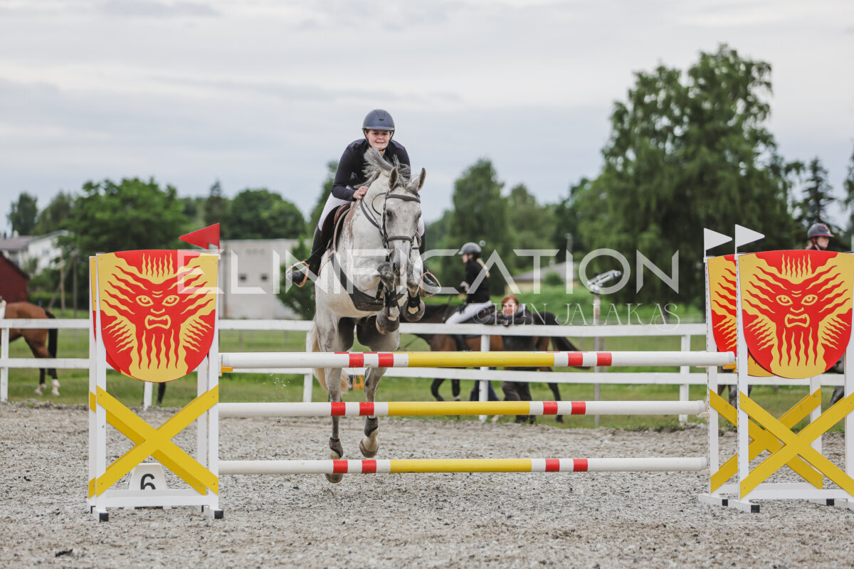 Tori_Karikas_2026_hc110-120_122