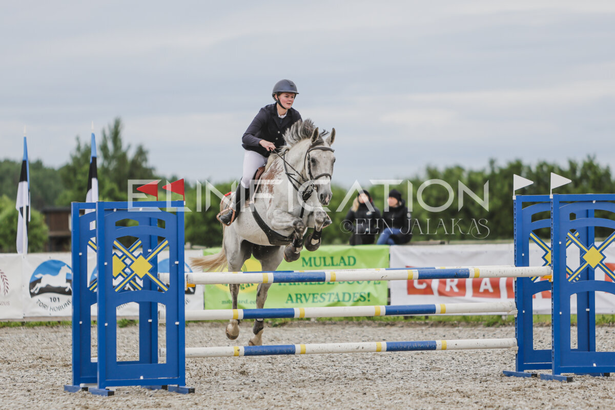 Tori_Karikas_2026_hc110-120_125
