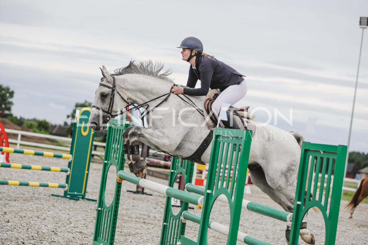 Tori_Karikas_2026_hc110-120_130