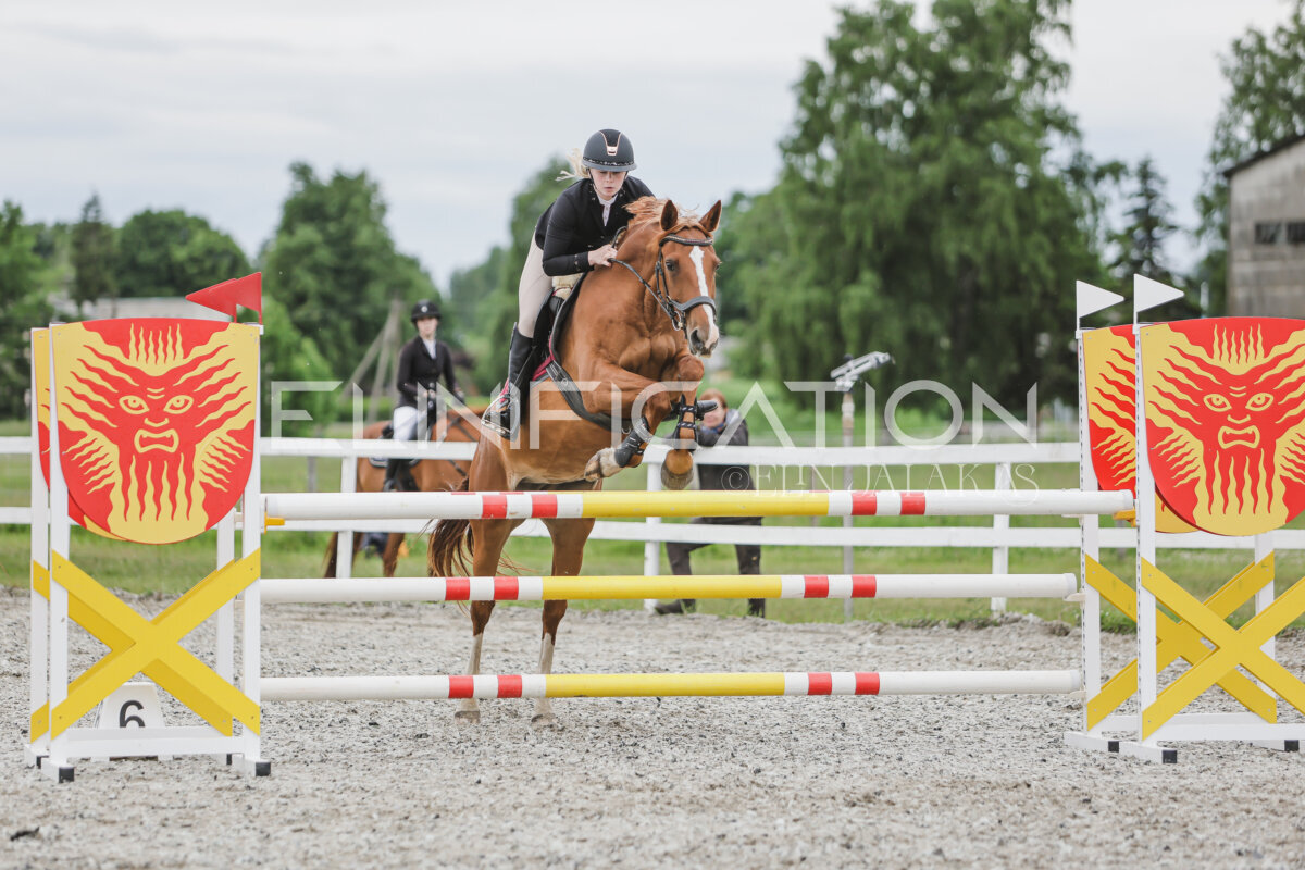 Tori_Karikas_2026_hc110-120_140