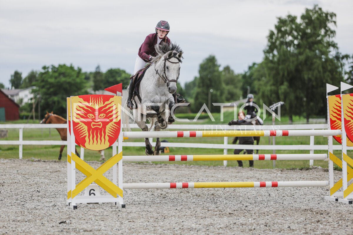 Tori_Karikas_2026_hc110-120_160