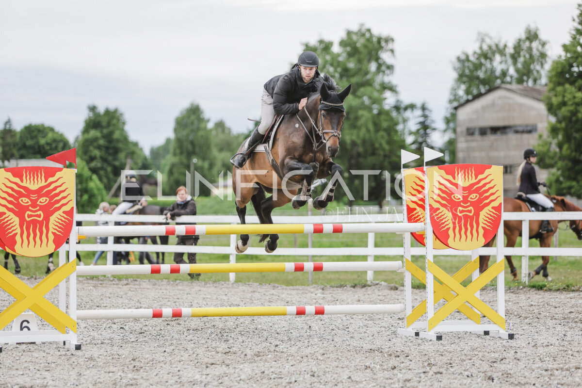 Tori_Karikas_2026_hc110-120_209