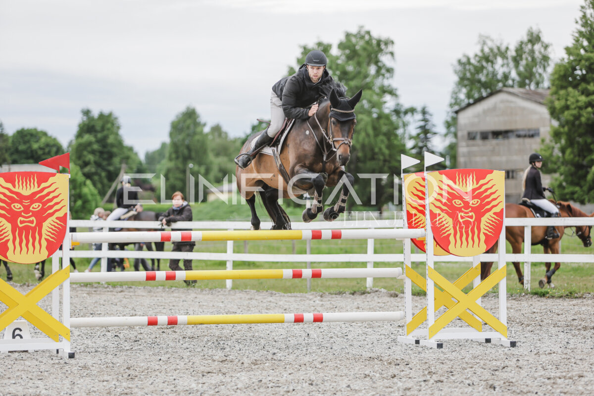 Tori_Karikas_2026_hc110-120_210