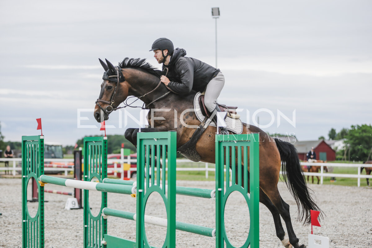Tori_Karikas_2026_hc110-120_211