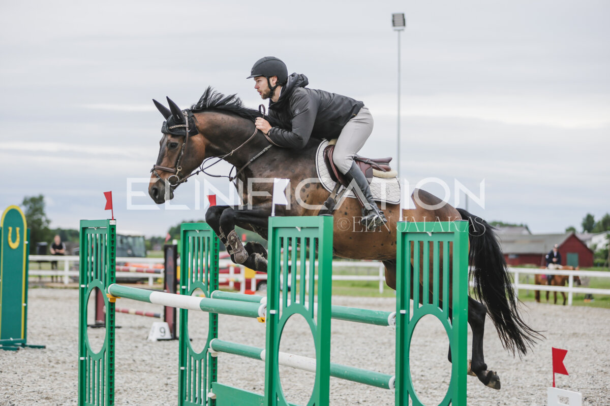 Tori_Karikas_2026_hc110-120_212