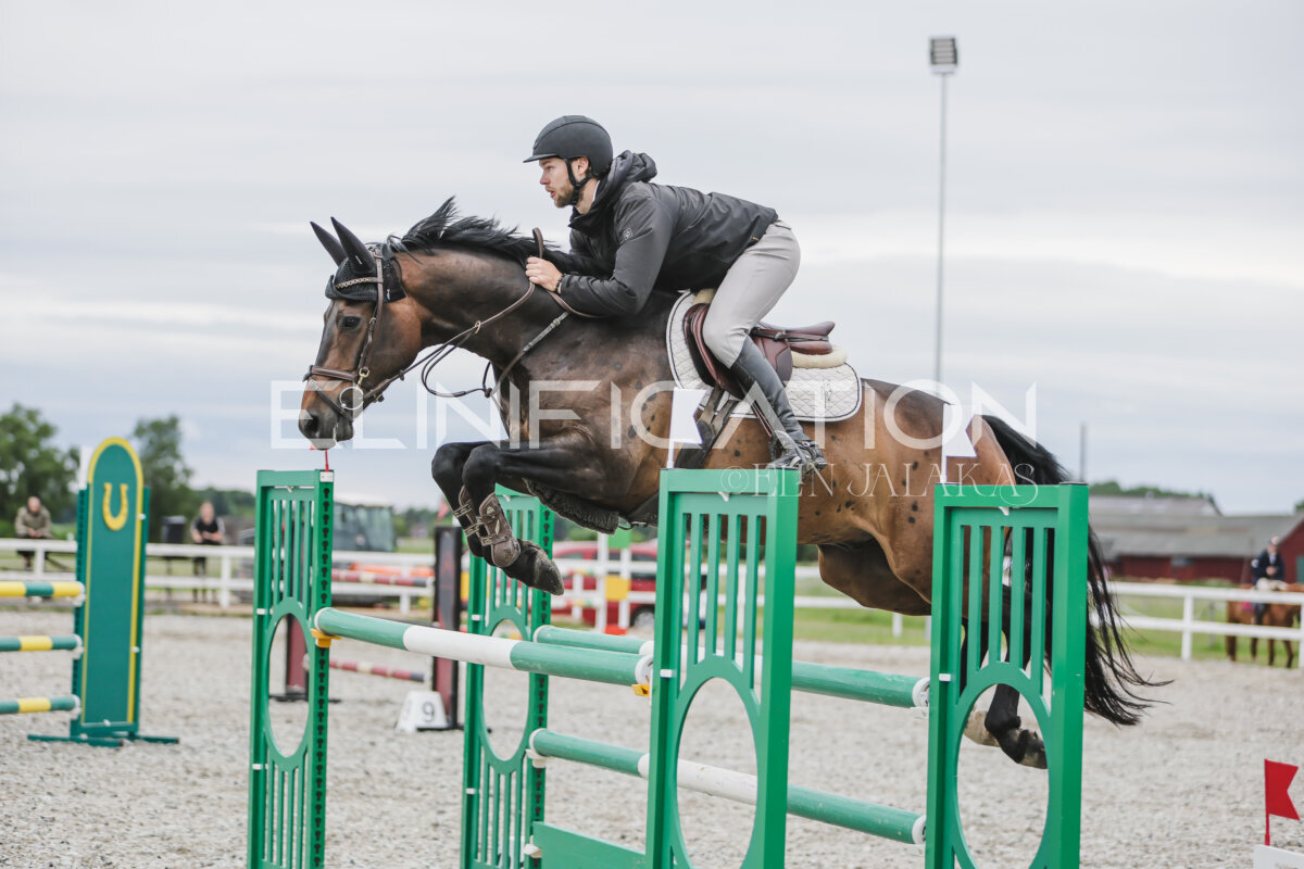 Tori_Karikas_2026_hc110-120_213
