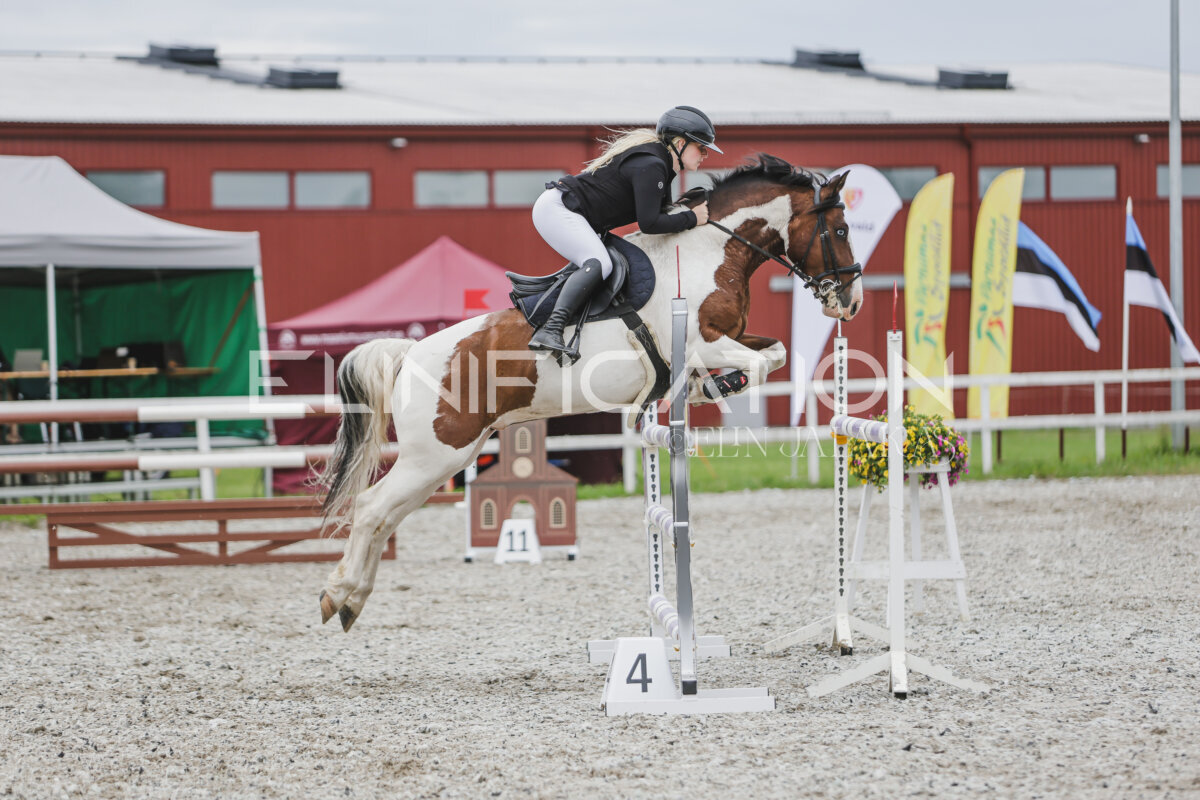 Tori_Karikas_2026_hc110-120_230