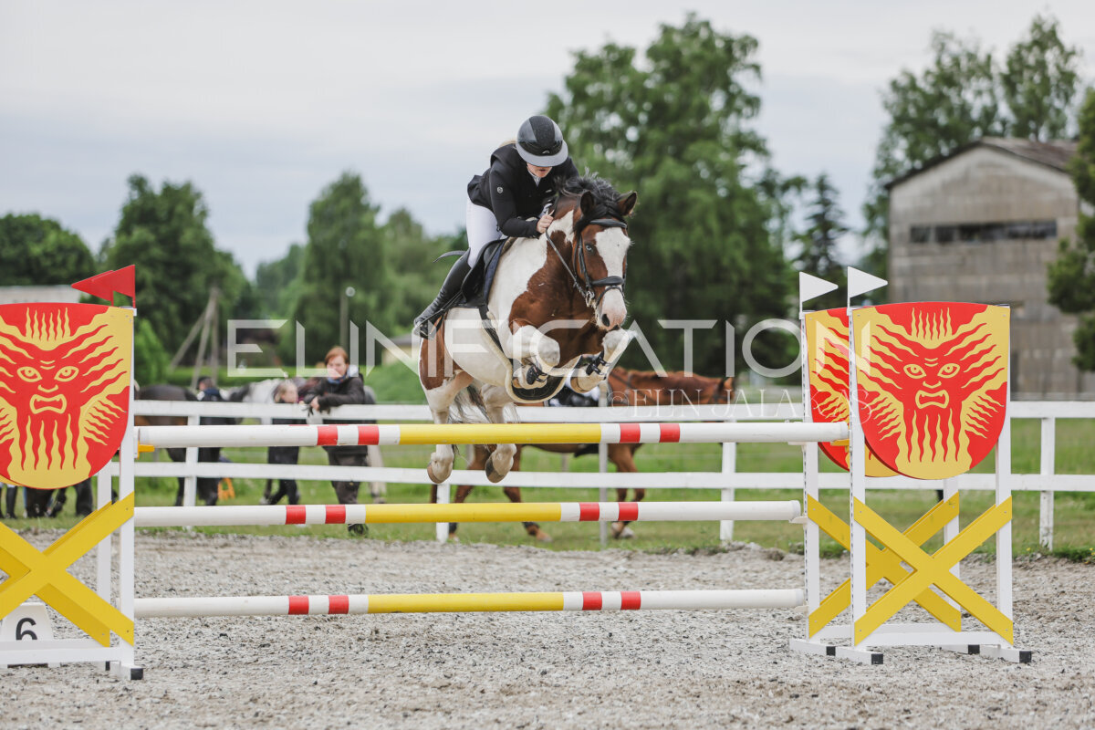 Tori_Karikas_2026_hc110-120_238