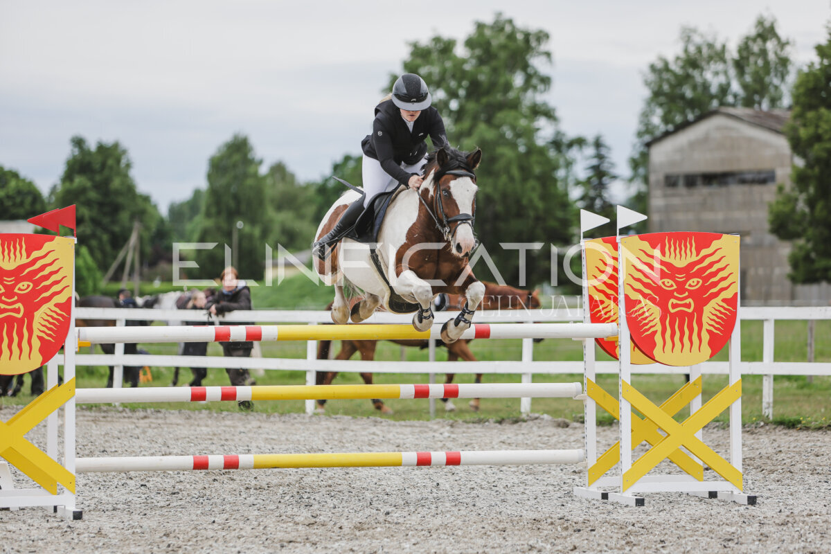 Tori_Karikas_2026_hc110-120_240