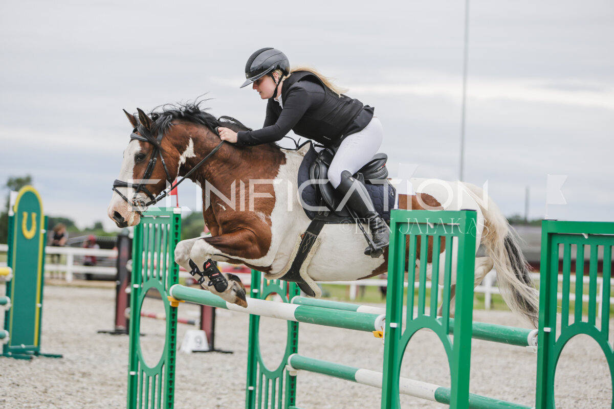 Tori_Karikas_2026_hc110-120_241
