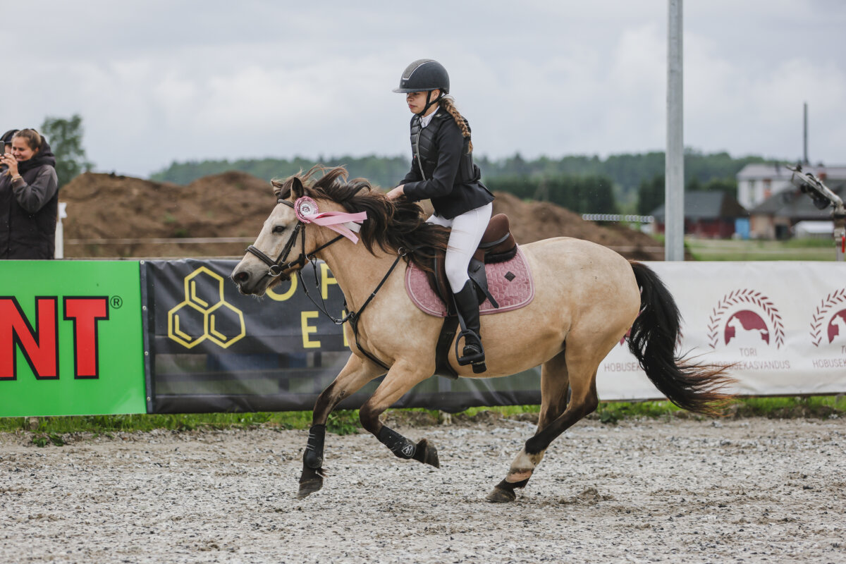 Tori_Karikas_2026_1_AT70cm_16