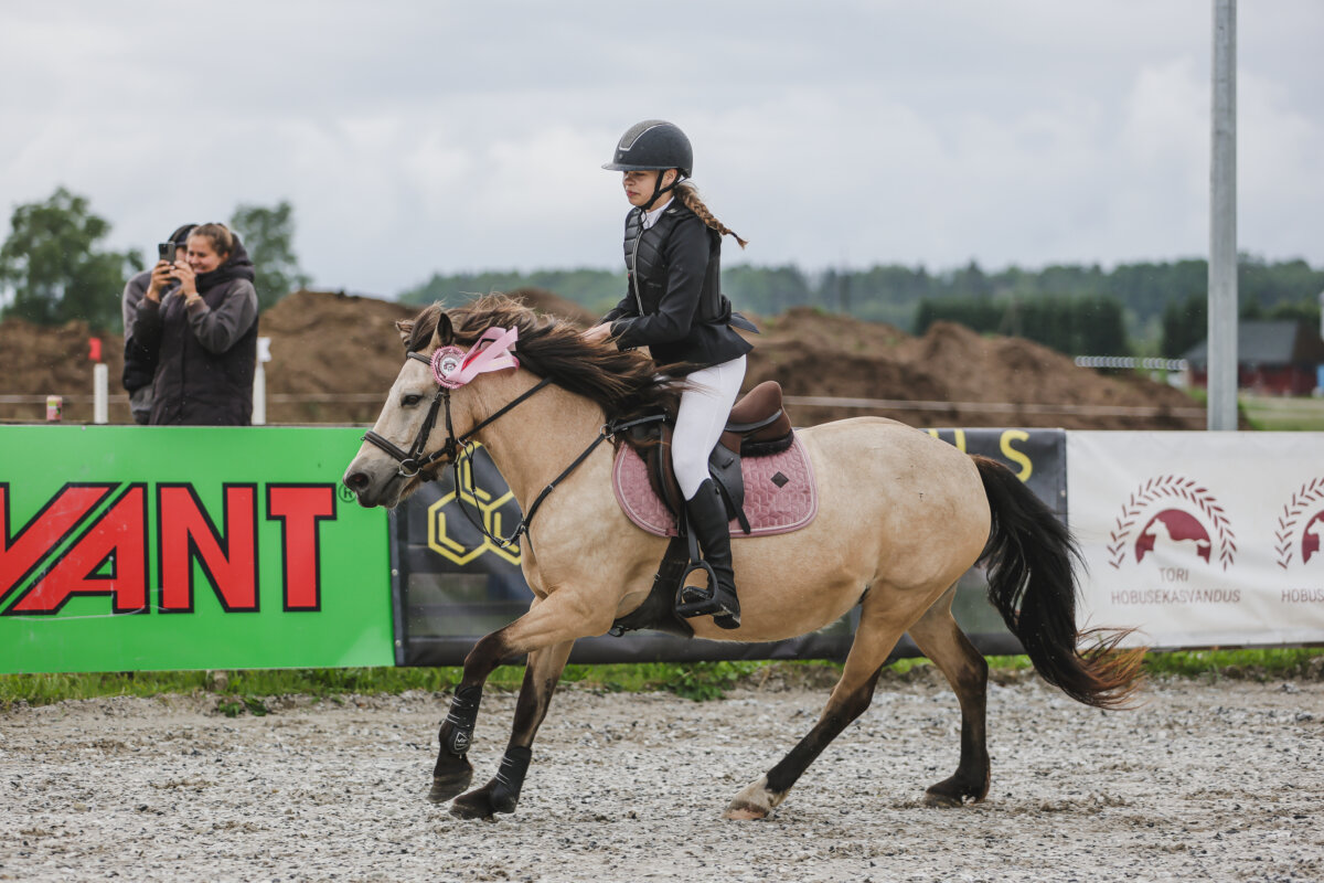 Tori_Karikas_2026_1_AT70cm_17