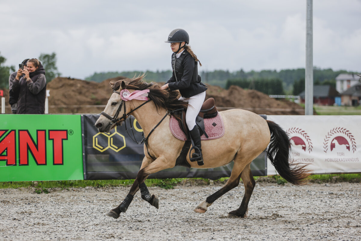 Tori_Karikas_2026_1_AT70cm_18