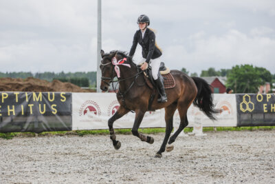 Tori_Karikas_2026_1_AT70cm_21