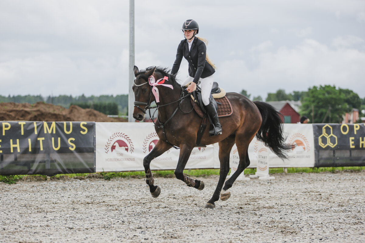 Tori_Karikas_2026_1_AT70cm_21
