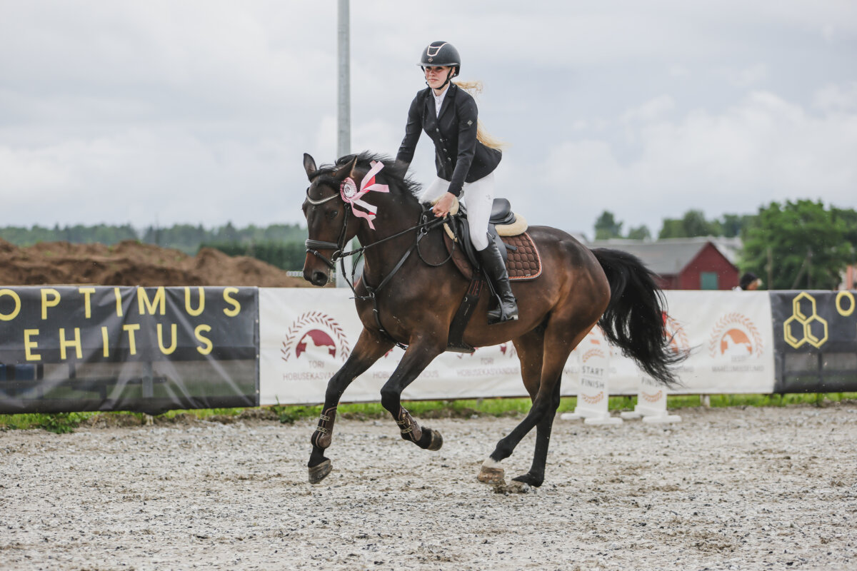 Tori_Karikas_2026_1_AT70cm_22