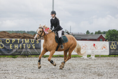 Tori_Karikas_2026_1_AT70cm_24
