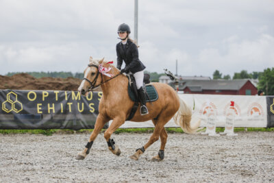 Tori_Karikas_2026_1_AT70cm_25