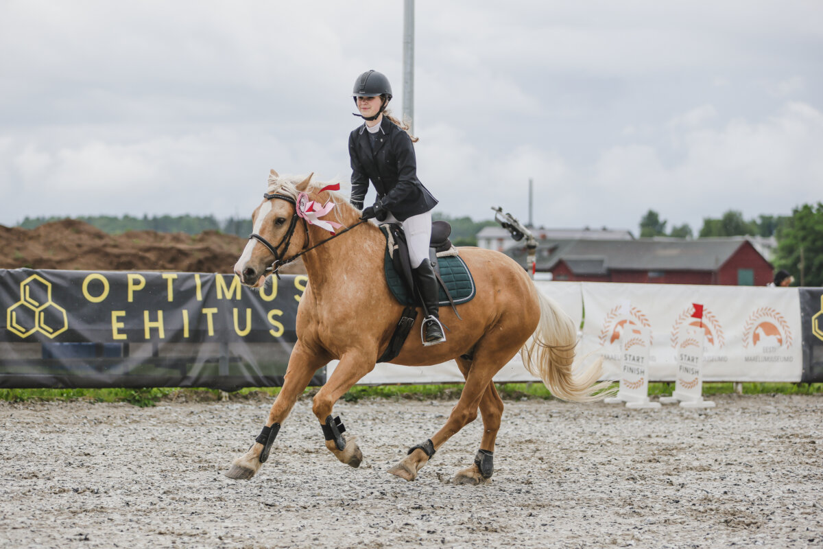Tori_Karikas_2026_1_AT70cm_25