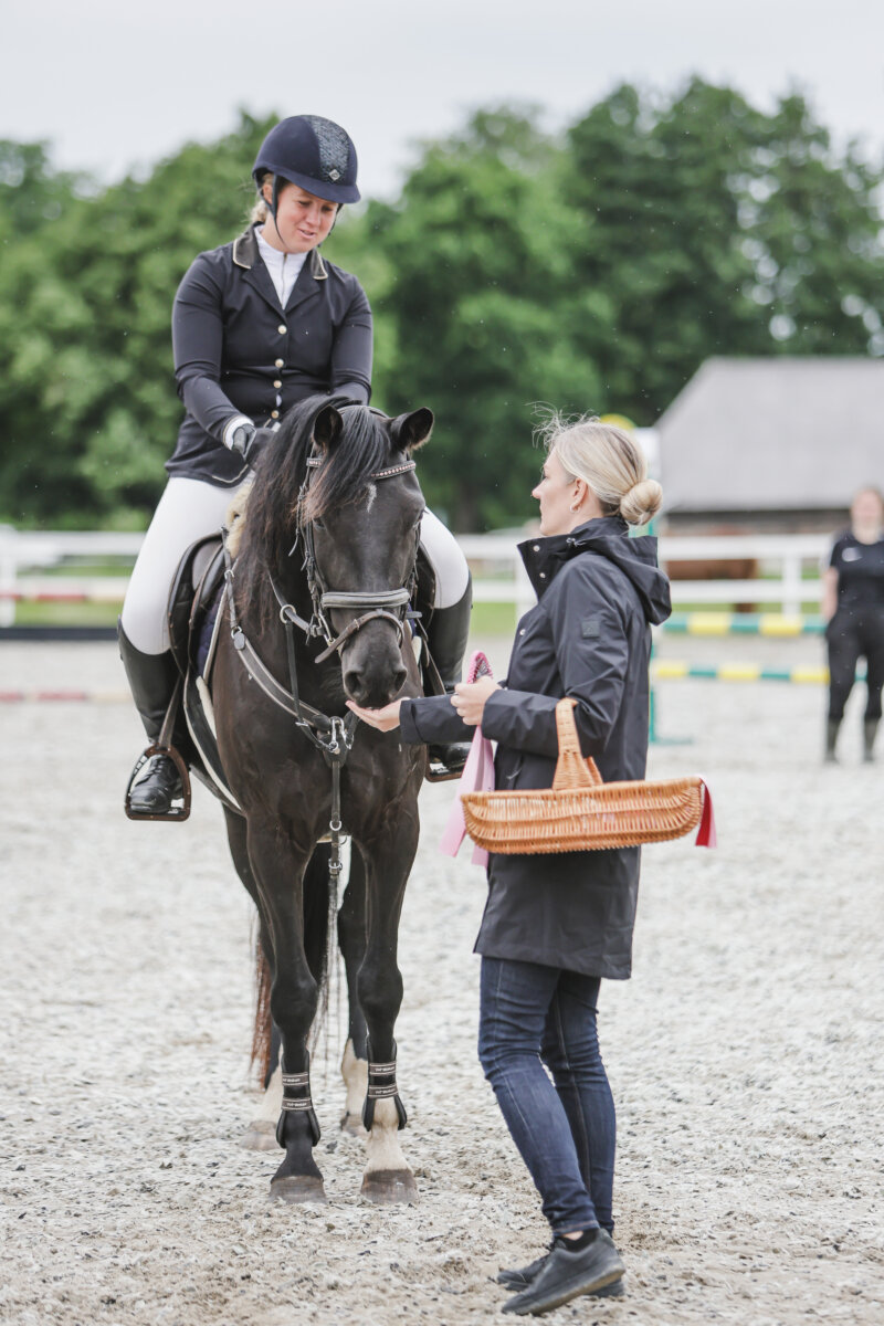 Tori_Karikas_2026_3_AT90cm_04