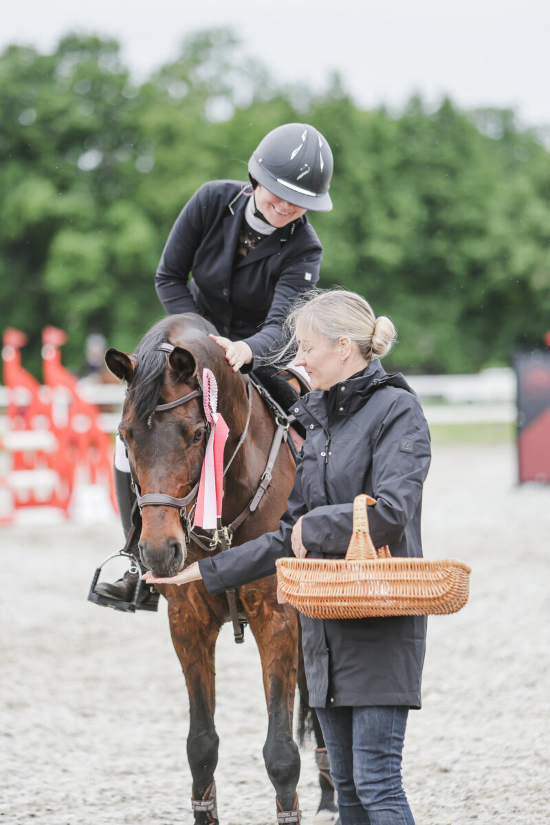 Tori_Karikas_2026_3_AT90cm_10