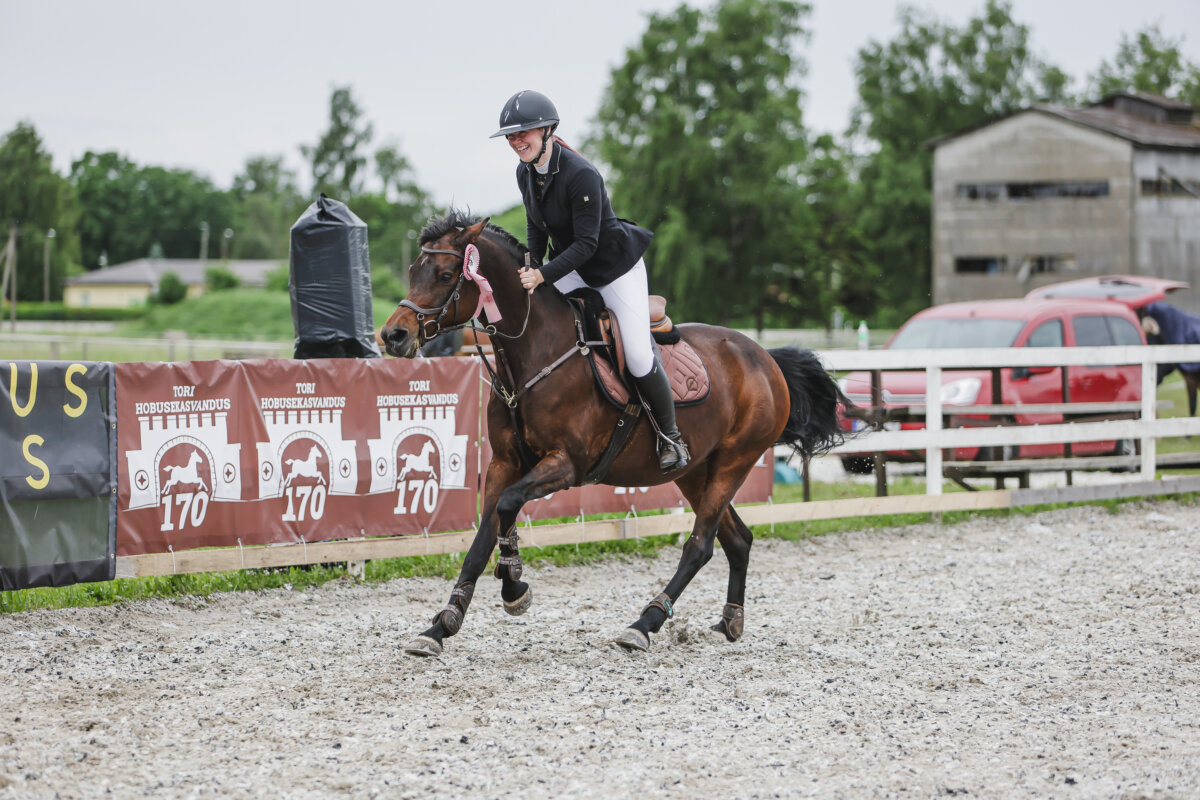 Tori_Karikas_2026_3_AT90cm_15