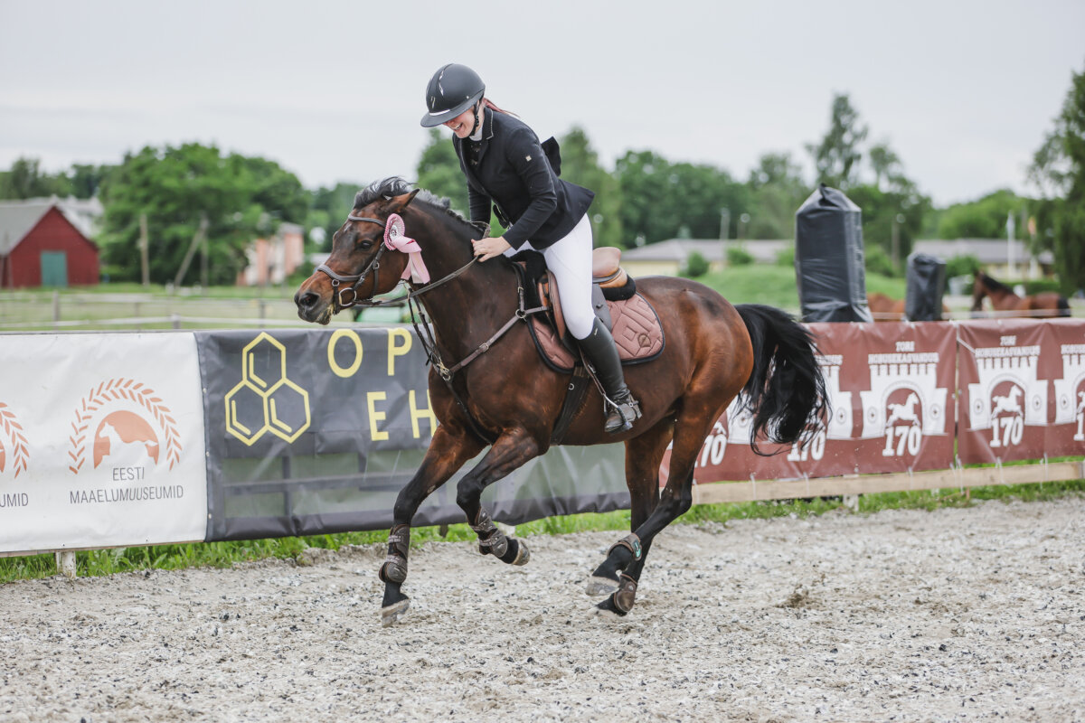 Tori_Karikas_2026_3_AT90cm_16