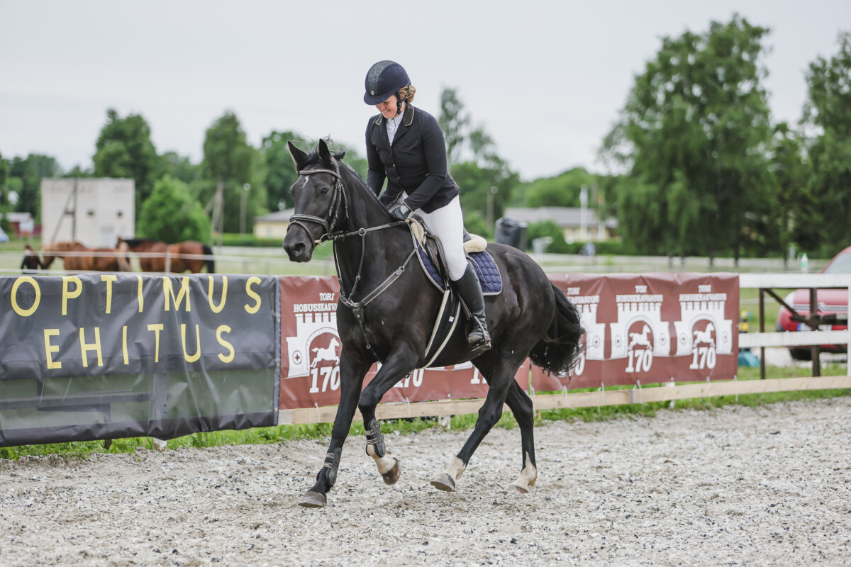 Tori_Karikas_2026_3_AT90cm_19