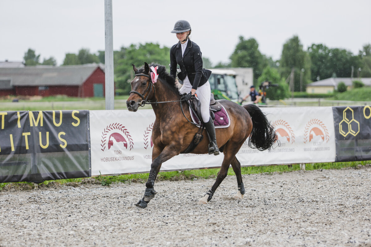 Tori_Karikas_2026_4_AT100cm_17