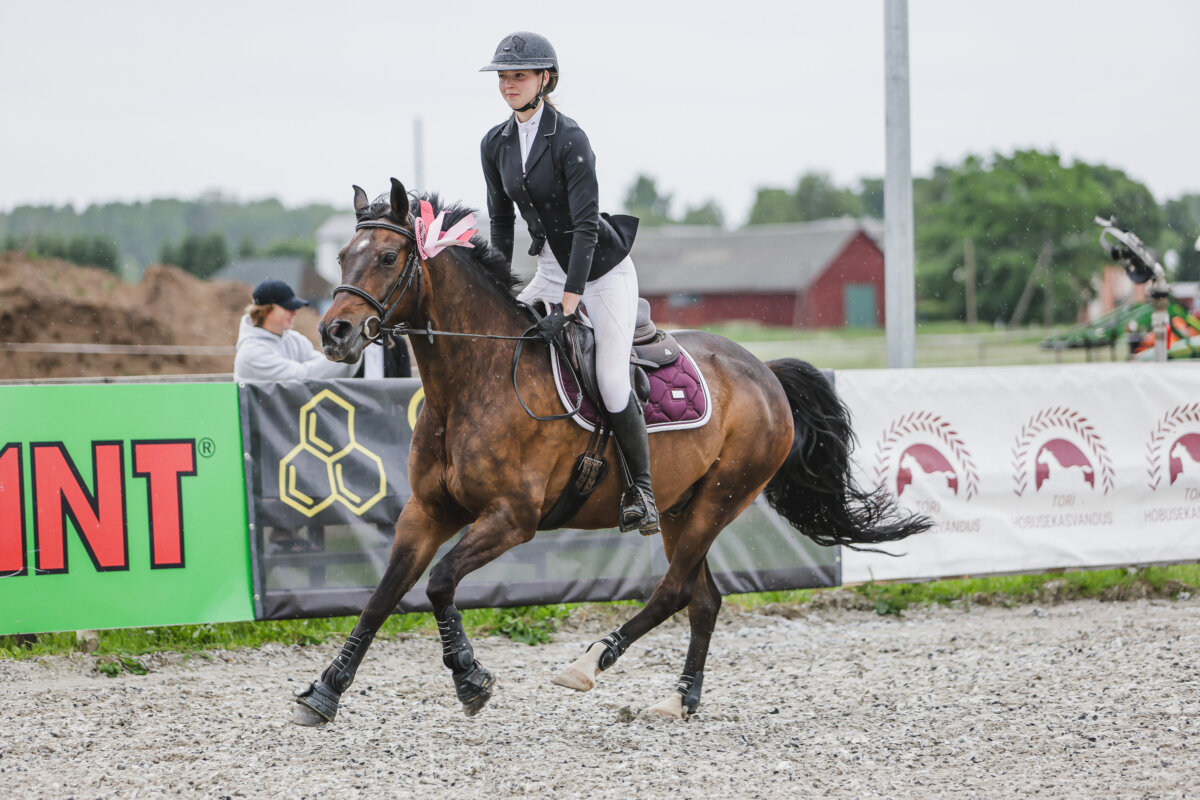 Tori_Karikas_2026_4_AT100cm_19