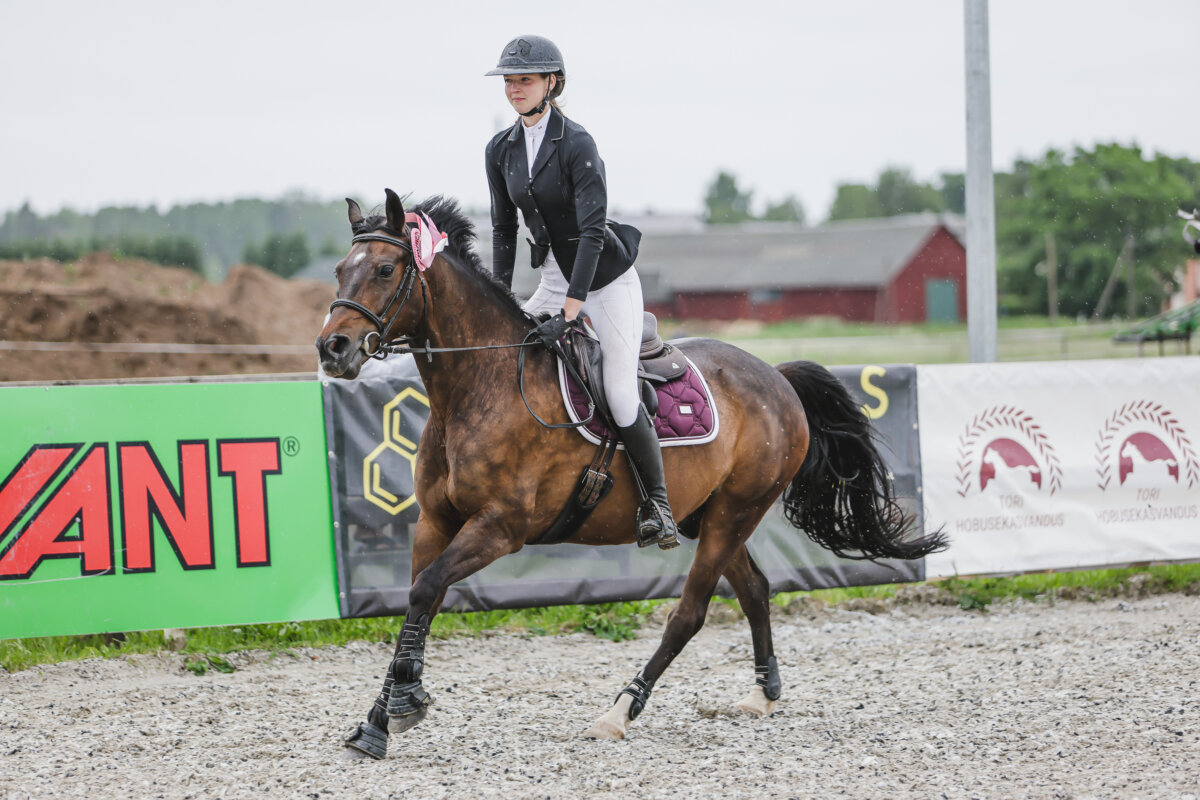 Tori_Karikas_2026_4_AT100cm_20