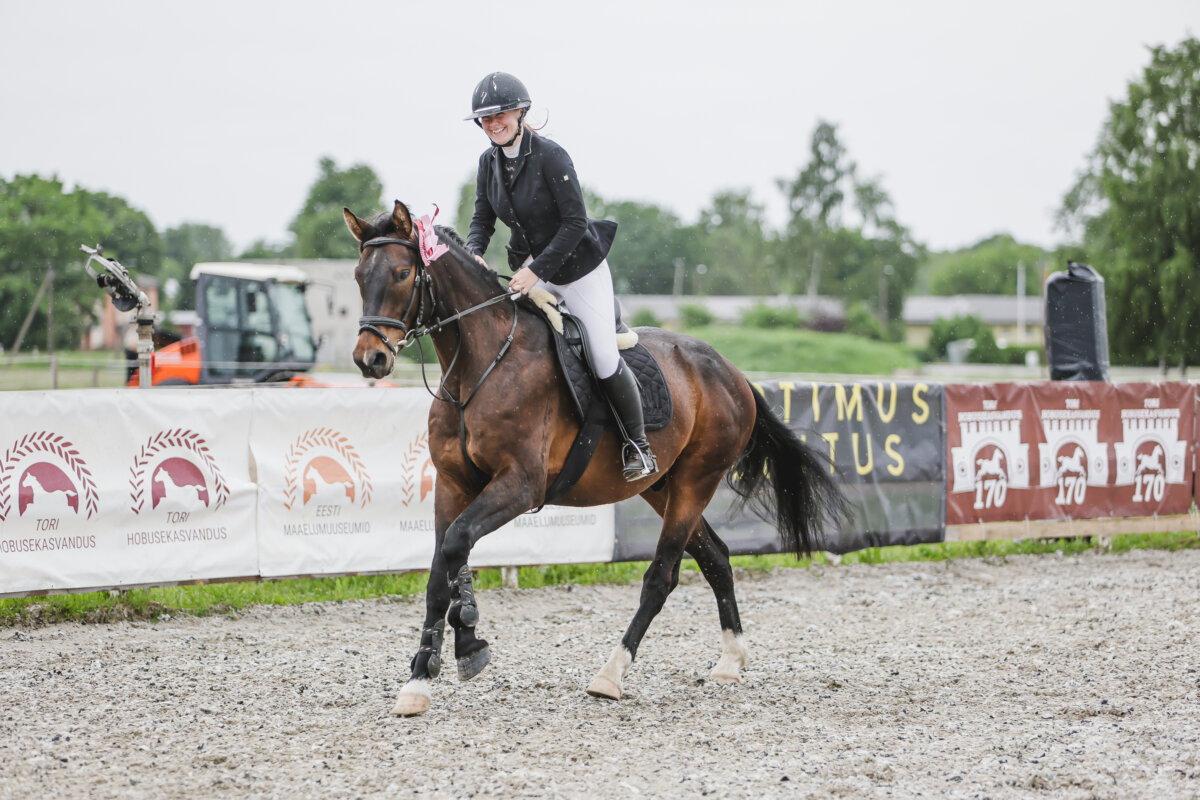 Tori_Karikas_2026_4_AT100cm_22