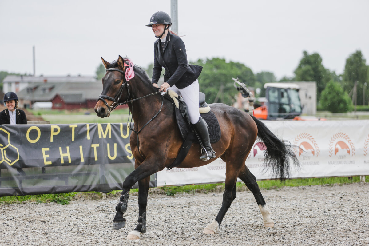 Tori_Karikas_2026_4_AT100cm_24