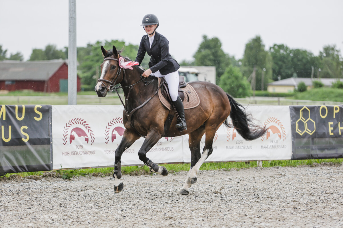 Tori_Karikas_2026_4_AT100cm_27
