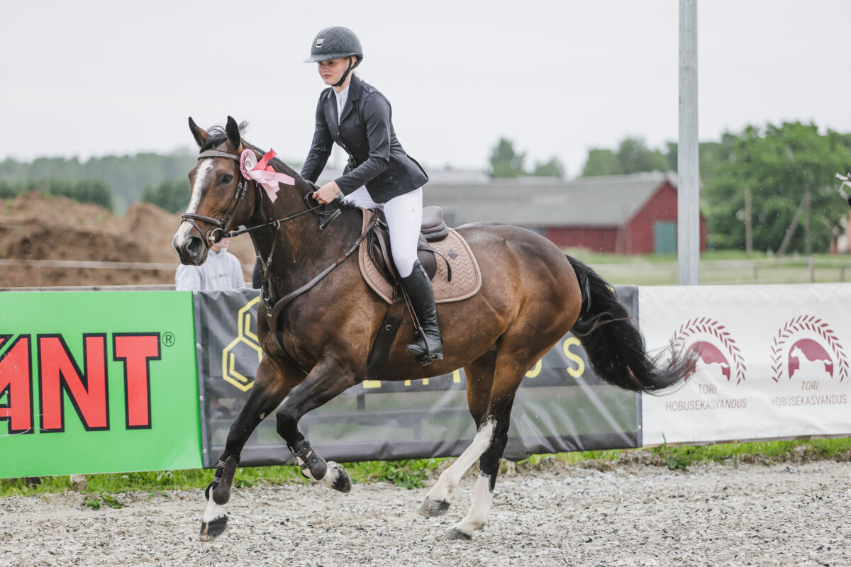 Tori_Karikas_2026_4_AT100cm_29