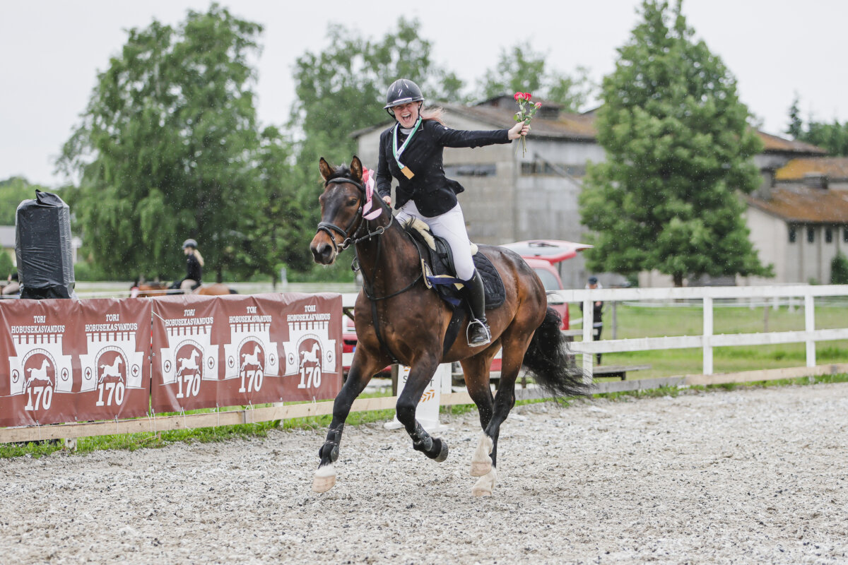 Tori_Karikas_2026_4_AT100cm_31