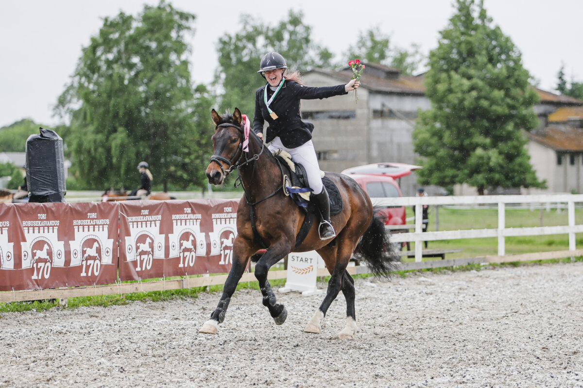 Tori_Karikas_2026_4_AT100cm_32