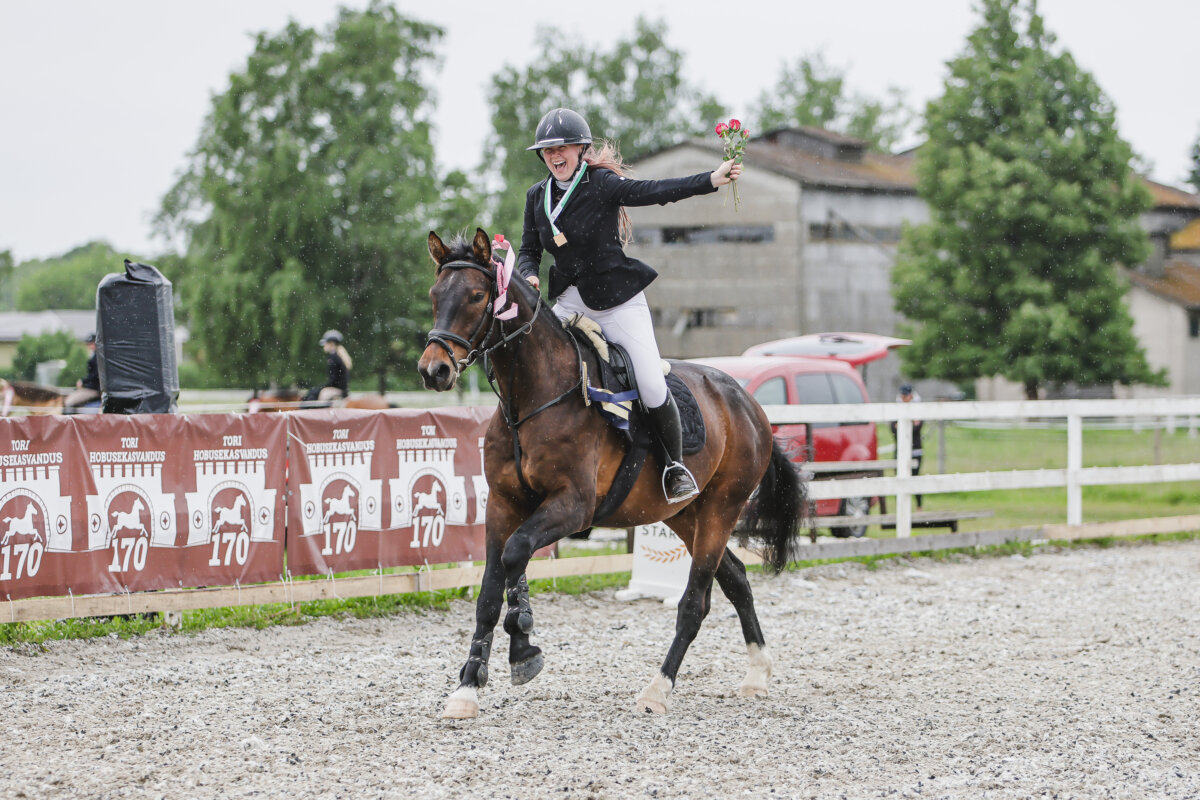 Tori_Karikas_2026_4_AT100cm_33