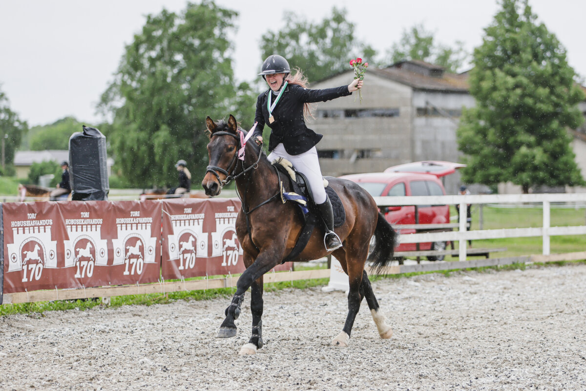 Tori_Karikas_2026_4_AT100cm_34