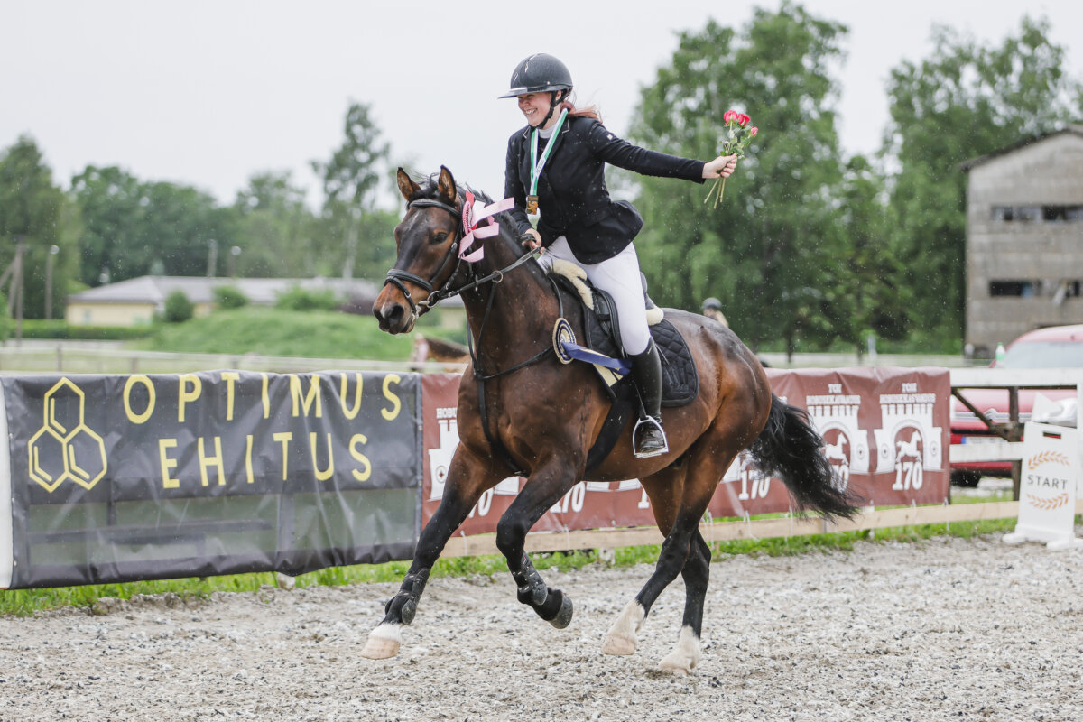 Tori_Karikas_2026_4_AT100cm_36